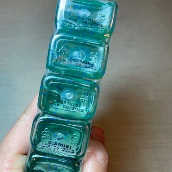 5X Bath & Body Fresh Water & Aloe Sanitizer - Picture 7 of 8